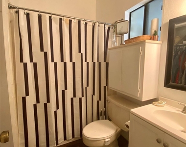 2818 Nueces St - Photo Thumbnail 5
