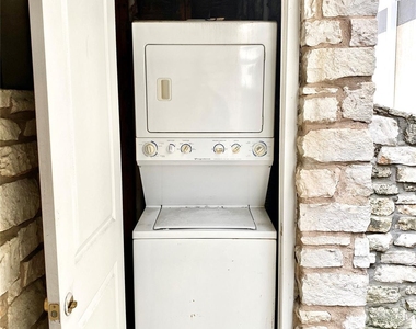 2818 Nueces St - Photo Thumbnail 3