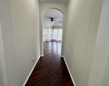 1713 Lantana Dr - Photo Thumbnail 3