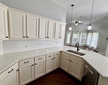 1713 Lantana Dr - Photo Thumbnail 7