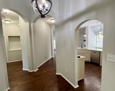 1713 Lantana Dr - Photo Thumbnail 2