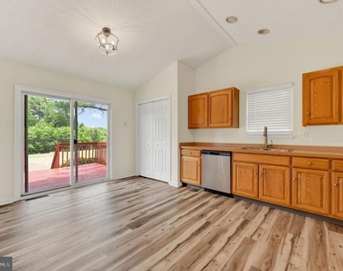 270 Oaknoll Avenue - Photo Thumbnail 5