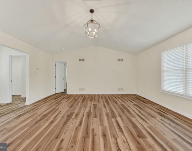 270 Oaknoll Avenue - Photo Thumbnail 4