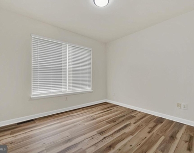 270 Oaknoll Avenue - Photo Thumbnail 12