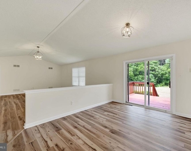 270 Oaknoll Avenue - Photo Thumbnail 8
