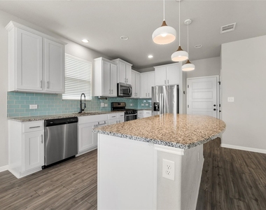 101 Lambert St - Photo Thumbnail 9