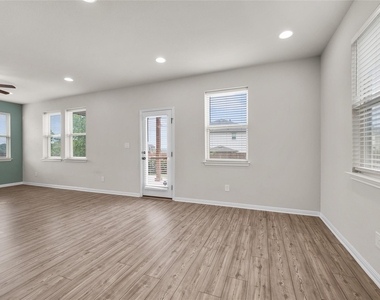 101 Lambert St - Photo Thumbnail 15