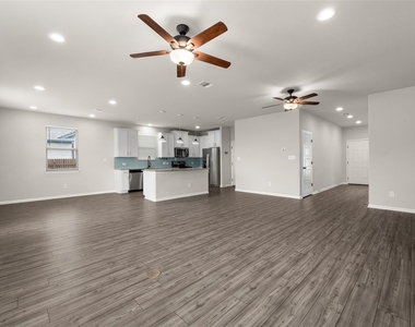 101 Lambert St - Photo Thumbnail 5