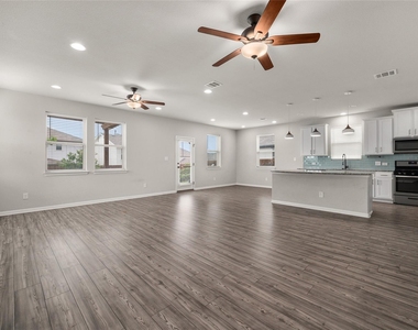 101 Lambert St - Photo Thumbnail 4