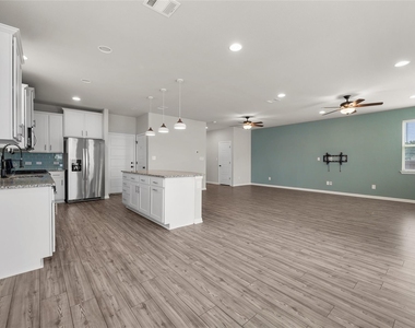 101 Lambert St - Photo Thumbnail 6