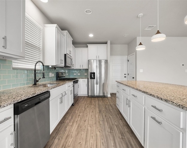 101 Lambert St - Photo Thumbnail 13