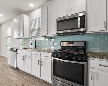 101 Lambert St - Photo Thumbnail 11