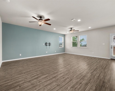 101 Lambert St - Photo Thumbnail 7
