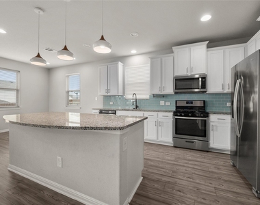 101 Lambert St - Photo Thumbnail 8
