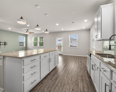 101 Lambert St - Photo Thumbnail 10