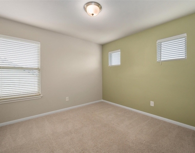 101 Lambert St - Photo Thumbnail 22
