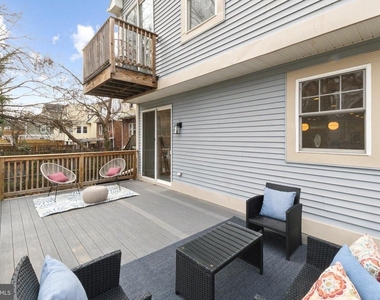 2837 Myrtle Avenue Ne - Photo Thumbnail 8