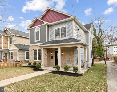 2837 Myrtle Avenue Ne - Photo Thumbnail 2