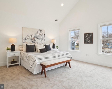 2837 Myrtle Avenue Ne - Photo Thumbnail 10