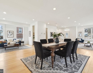 2837 Myrtle Avenue Ne - Photo Thumbnail 4