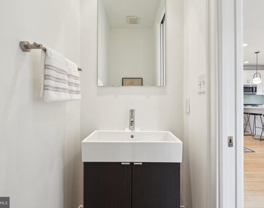 2837 Myrtle Avenue Ne - Photo Thumbnail 9