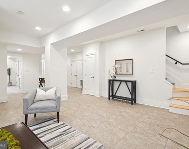 2837 Myrtle Avenue Ne - Photo Thumbnail 20