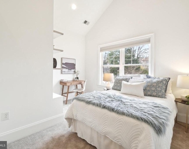 2837 Myrtle Avenue Ne - Photo Thumbnail 16