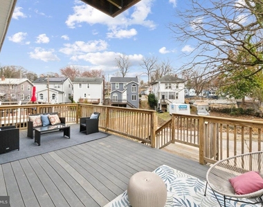 2837 Myrtle Avenue Ne - Photo Thumbnail 7