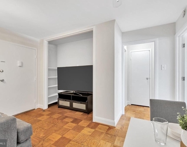2401 H Street Nw - Photo Thumbnail 3