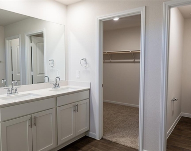 401 Abbey Ln - Photo Thumbnail 9