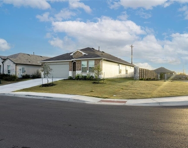 401 Abbey Ln - Photo Thumbnail 2