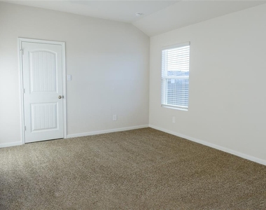 401 Abbey Ln - Photo Thumbnail 8