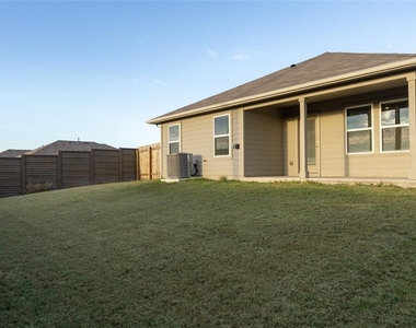 401 Abbey Ln - Photo Thumbnail 18