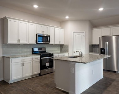 401 Abbey Ln - Photo Thumbnail 3