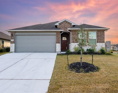 401 Abbey Ln - Photo Thumbnail 1