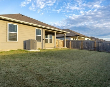 401 Abbey Ln - Photo Thumbnail 17