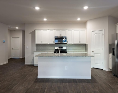 401 Abbey Ln - Photo Thumbnail 4