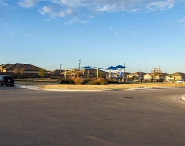 401 Abbey Ln - Photo Thumbnail 19