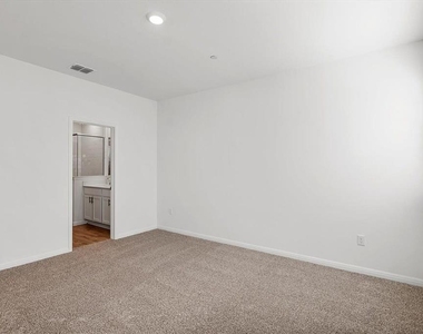 2536 Violet Theo Ln - Photo Thumbnail 11