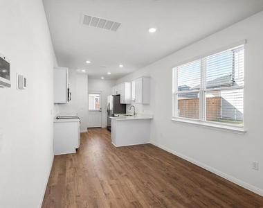 2536 Violet Theo Ln - Photo Thumbnail 20