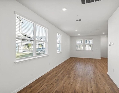 2536 Violet Theo Ln - Photo Thumbnail 24