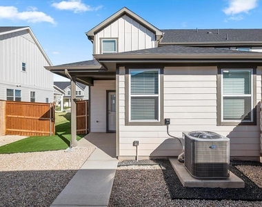 2536 Violet Theo Ln - Photo Thumbnail 32