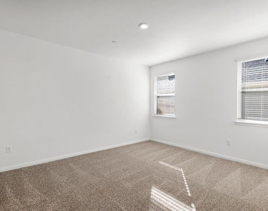 2536 Violet Theo Ln - Photo Thumbnail 8