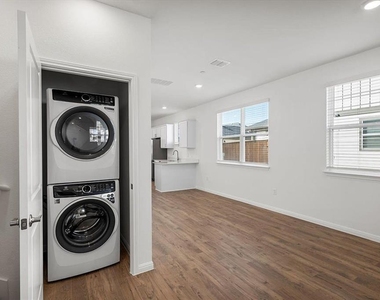 2536 Violet Theo Ln - Photo Thumbnail 26