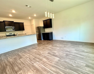 109 Sunnymeade Ln - Photo Thumbnail 7