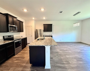 109 Sunnymeade Ln - Photo Thumbnail 2