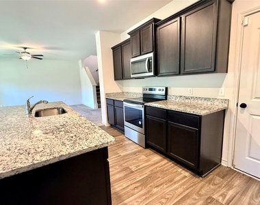 109 Sunnymeade Ln - Photo Thumbnail 6