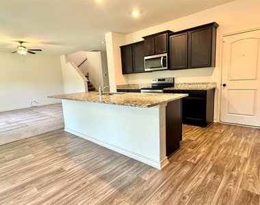 109 Sunnymeade Ln - Photo Thumbnail 5