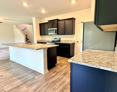 109 Sunnymeade Ln - Photo Thumbnail 3