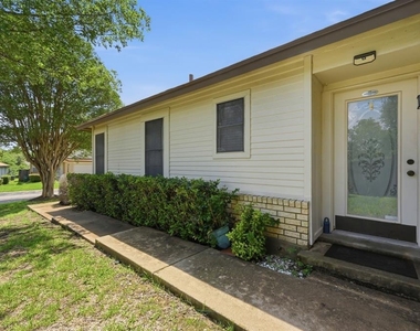 11728 Norwegian Wood Dr - Photo Thumbnail 3